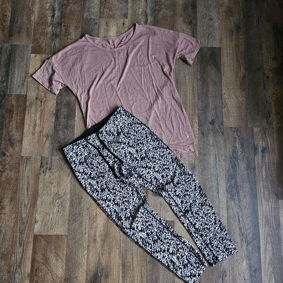 Nike XS Set: Brown Premium Essentials Oversized T-Shirt & Black/White Capri - Picture 1 of 8